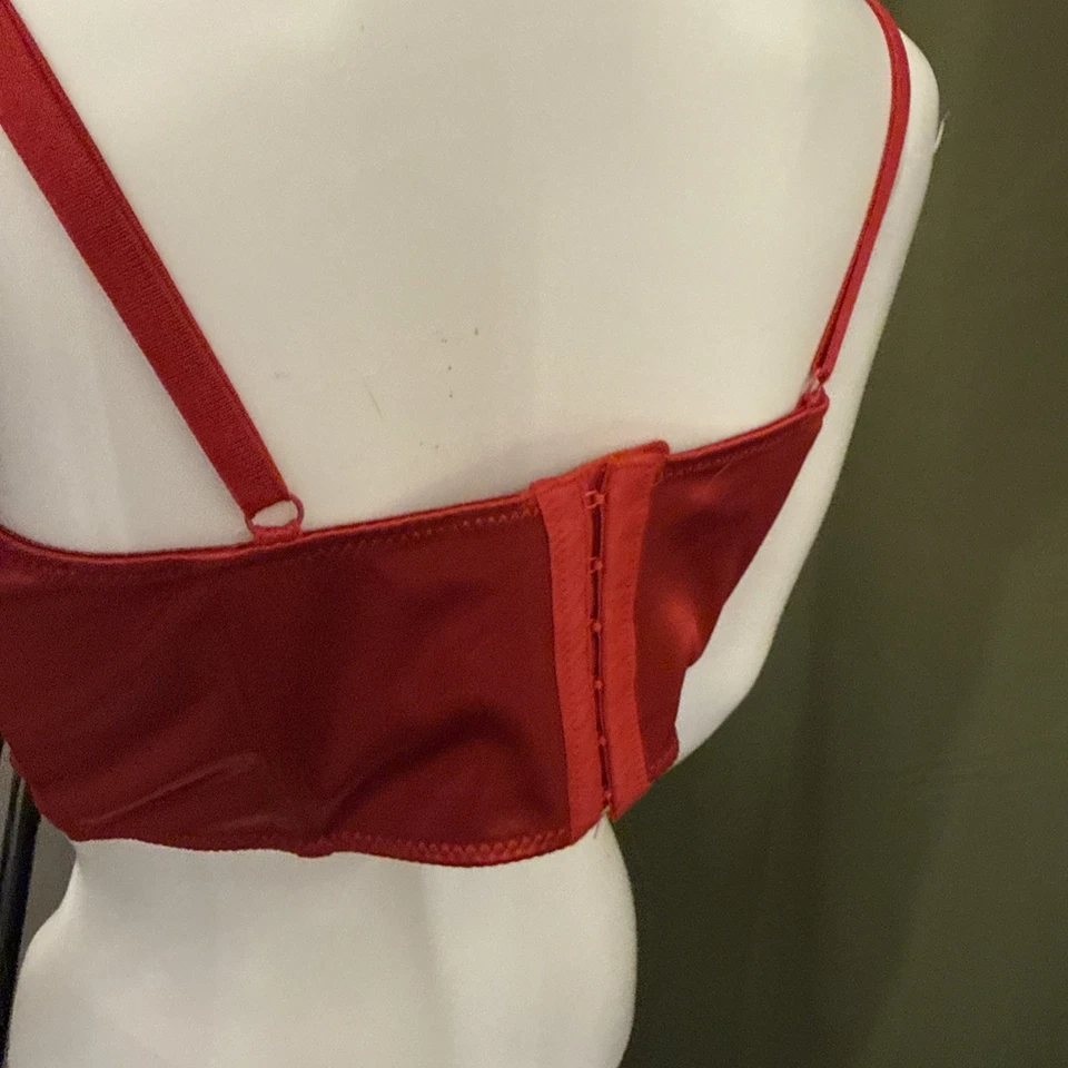 Sujetador Forever 21 para mujer talla XL rojo satinado con aros línea larga Foto 3 de 4