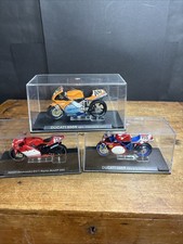 3 X DUCATI Motorcyle 1:24 DieCast Models IXO HODGSON BOSTROM & BAYLISS 2001/3
