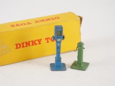 Dinky F lot de 2 pompes à essence et une boîte poste ESSO n°781