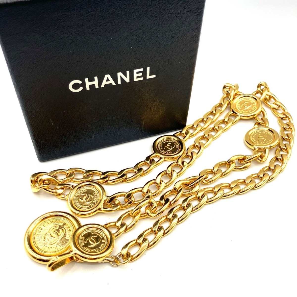 CHANEL ココ・シャネル メダルベルト CHANEL Chain Belt Coco GOLD MEDAL With Coin Motif Vintage 35.4