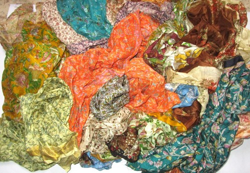 LOT PURE SILK Antique Vintage Sari REMNANT Fabrics 100 GRAMS CRAFT DOLL QUILT 28 - Picture 19 of 24