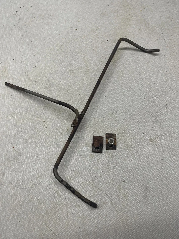 Palanca de cierre para capó de tractor Massey Ferguson MF-10 Foto 2 de 3