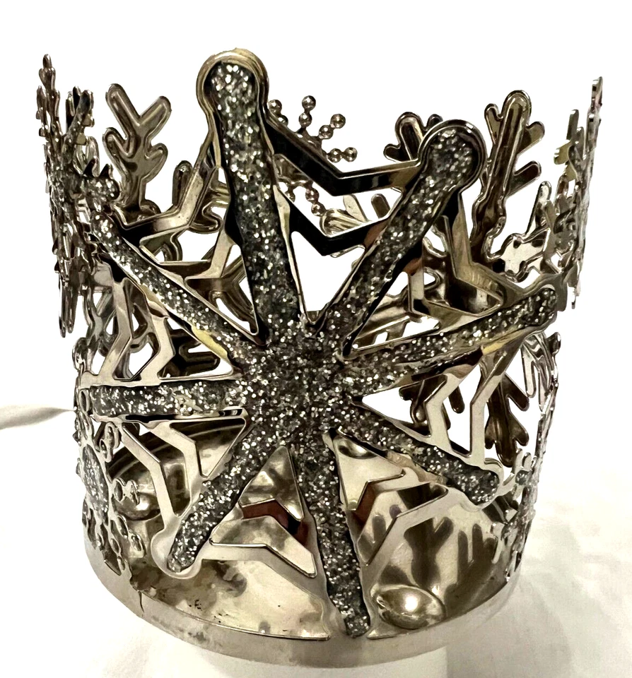 Candelabro Sonoma Silver Metal Brillo Copo de Nieve 14 OZ Tarro de Vidrio Vela Foto 3 de 4