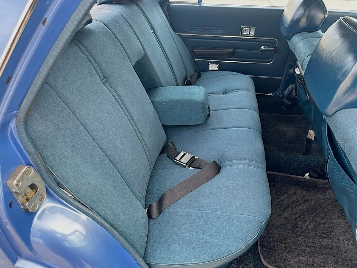 Rear seat with armrest