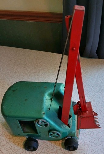 Vintage 1954 "Structo Construction Co." Green/Red Pressed Steel Steam Shovel - Picture 14 of 14