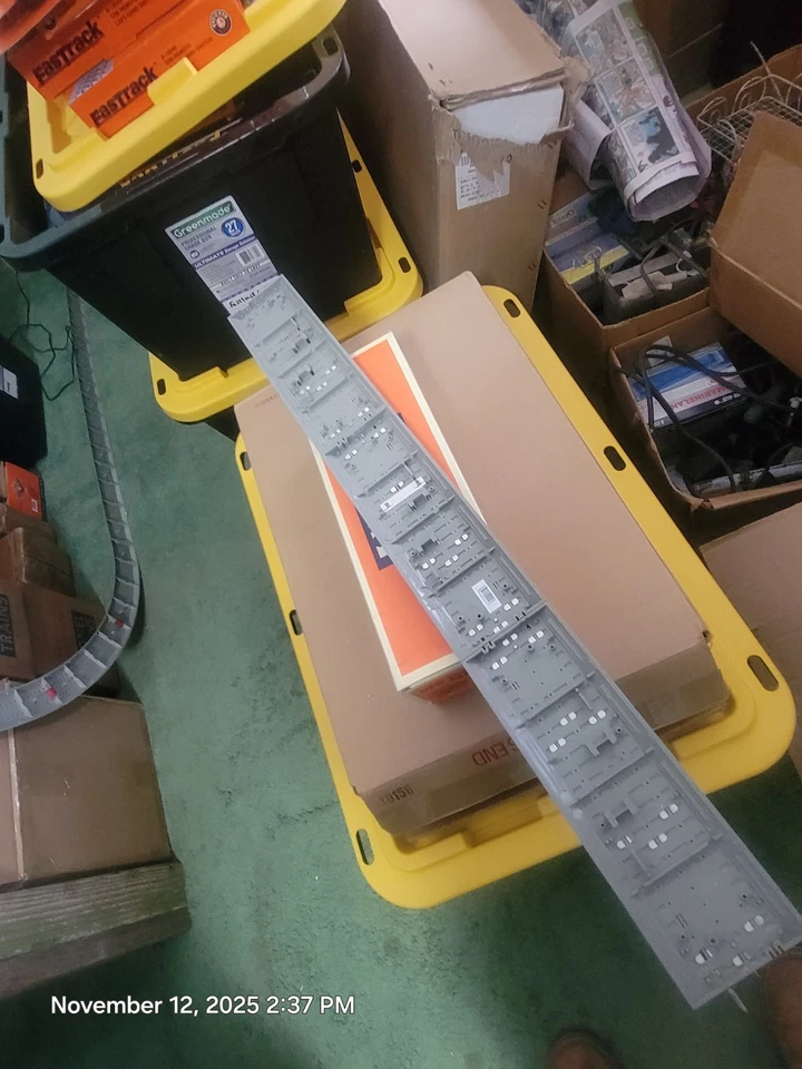 TEN pieces Lionel Fastrack 30" straight track 25 feet NEW 6-12042 - Image 2 of 2