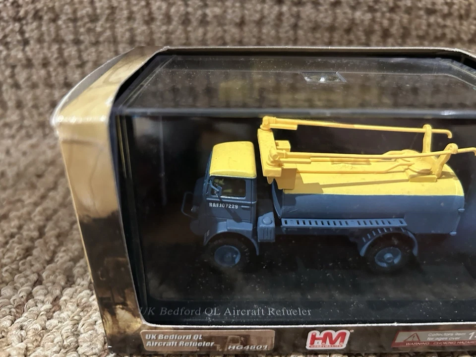 Hobby Master 1:72 UK RAF Bedford QL Aircraft Refueler Bowser/Lorry, No. HG4801 - Image 3 of 4