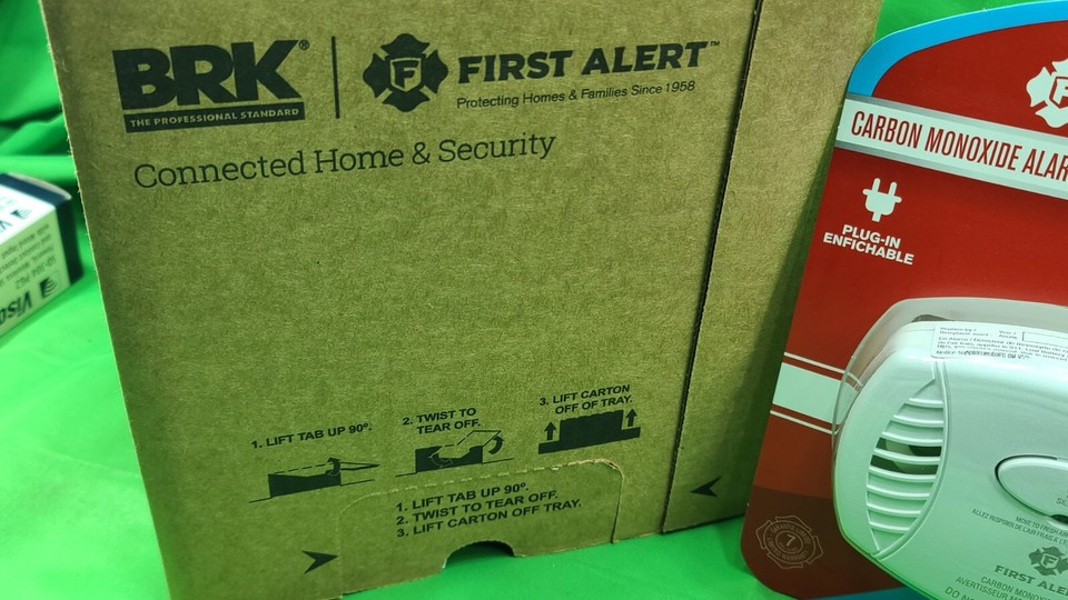 First Alert CO600 Plug-In Carbon Monoxide Alarm, Factory Sealed. | eBay
