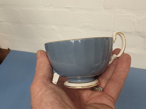 Vintage Aynsley Pembroke Cup and Saucer - Picture 7 of 15