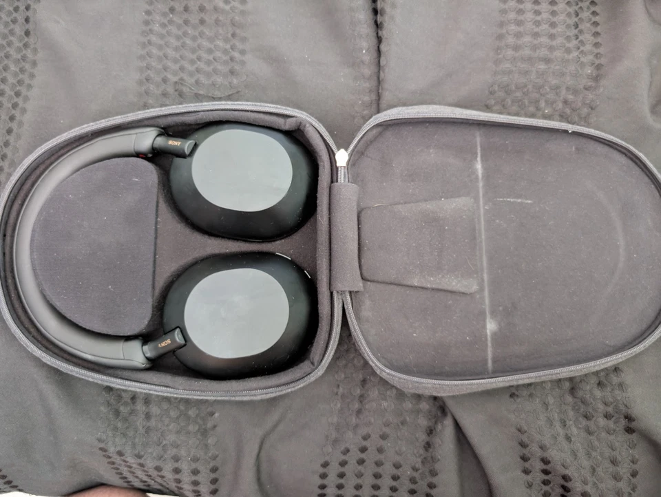 Sony WH-1000XM5 Wireless Over Ear Headphones - Black - Very good used Condition - Image 2 of 4