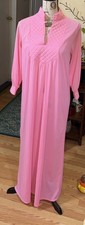 vinatge nylon gown small pink long sleeve USA Exclusive Of Ornamentation 70s