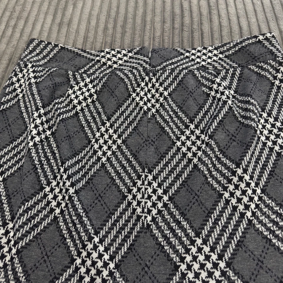 Falda lápiz Lane Bryant para mujer gris pata de gallo a cuadros elástica hasta la rodilla Foto 4 de 4