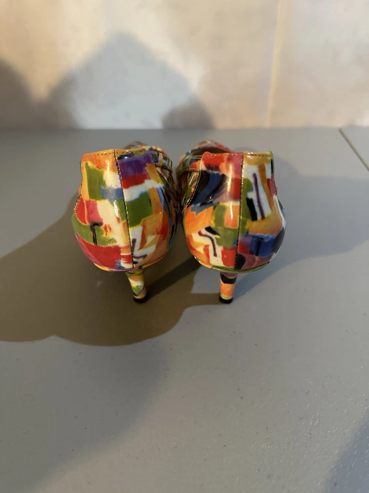 J. Renee Winsett arco iris abstracto floral gatito tacones. Talla 8,5 Foto 4 de 4