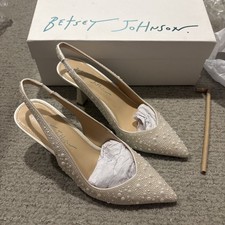 Betsey Johnson Something Blue Clark Pump Women US 5.5 Ivory Embellished Heel NEW