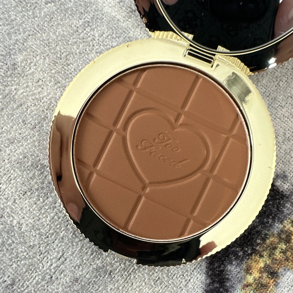Too Faced Chocolate Soleil Chocolate Caramel Bronzer Kompaktpuder matt 8 g BB5 - Bild 3 von 4