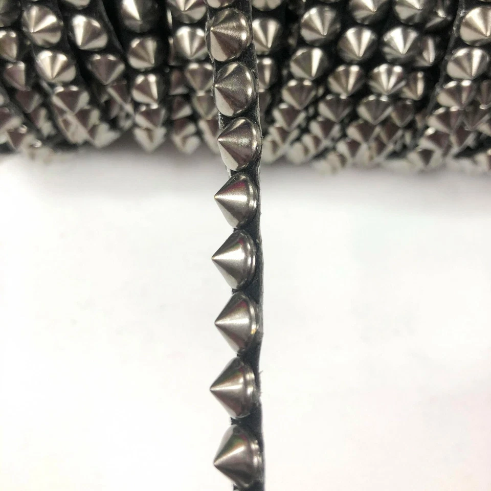 Perial Co Picos Metálicos Tachuelas Borde Vendido por Yarda para Vestidos y Disfraces Foto 2 de 4