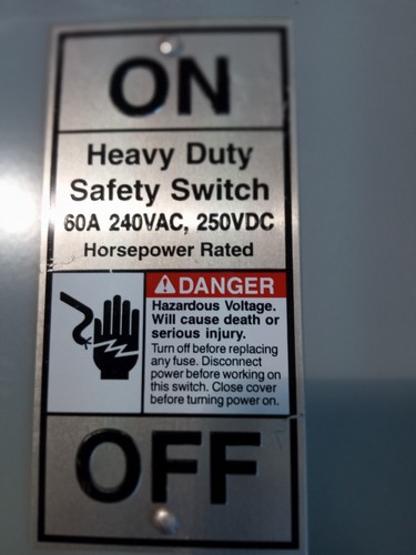 Siemens HF222NR Heavy Duty Safety Switch 2P, 60A, 240-250VDC, N3R, Type HS Hub - Picture 6 of 9
