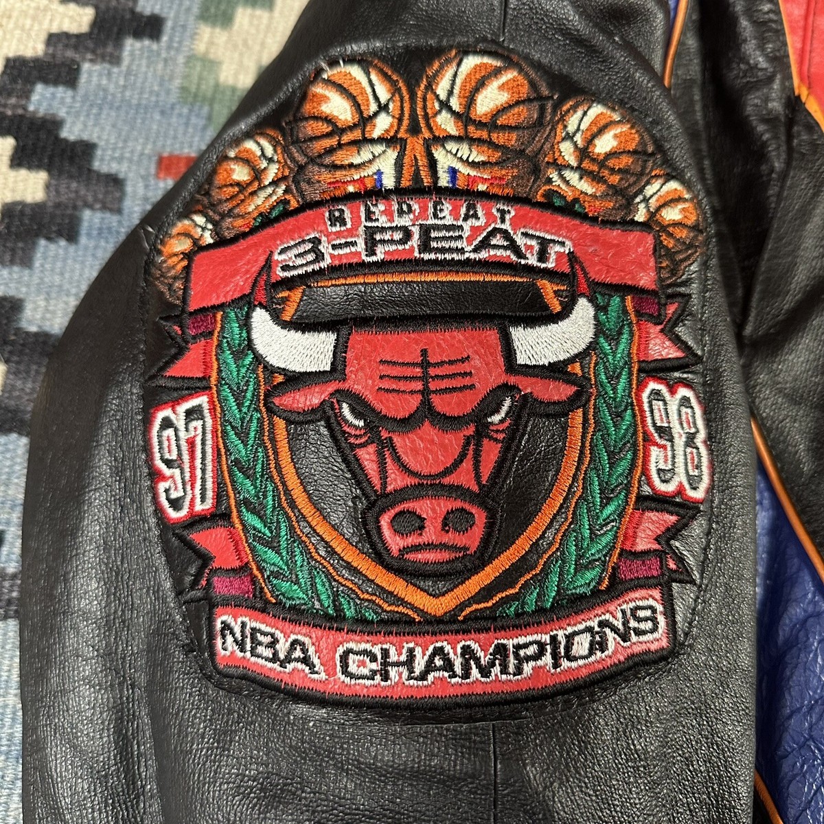 VTG CHICAGO BULLS REPEAT 3-PEAT JEFF HAMILTON LEATHER JACKET