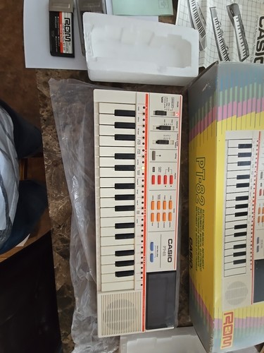 Vintage Casio PT-82 32 Key Electronic Keyboard 3 Rom Pack Disney, Original Pack - Picture 4 of 17