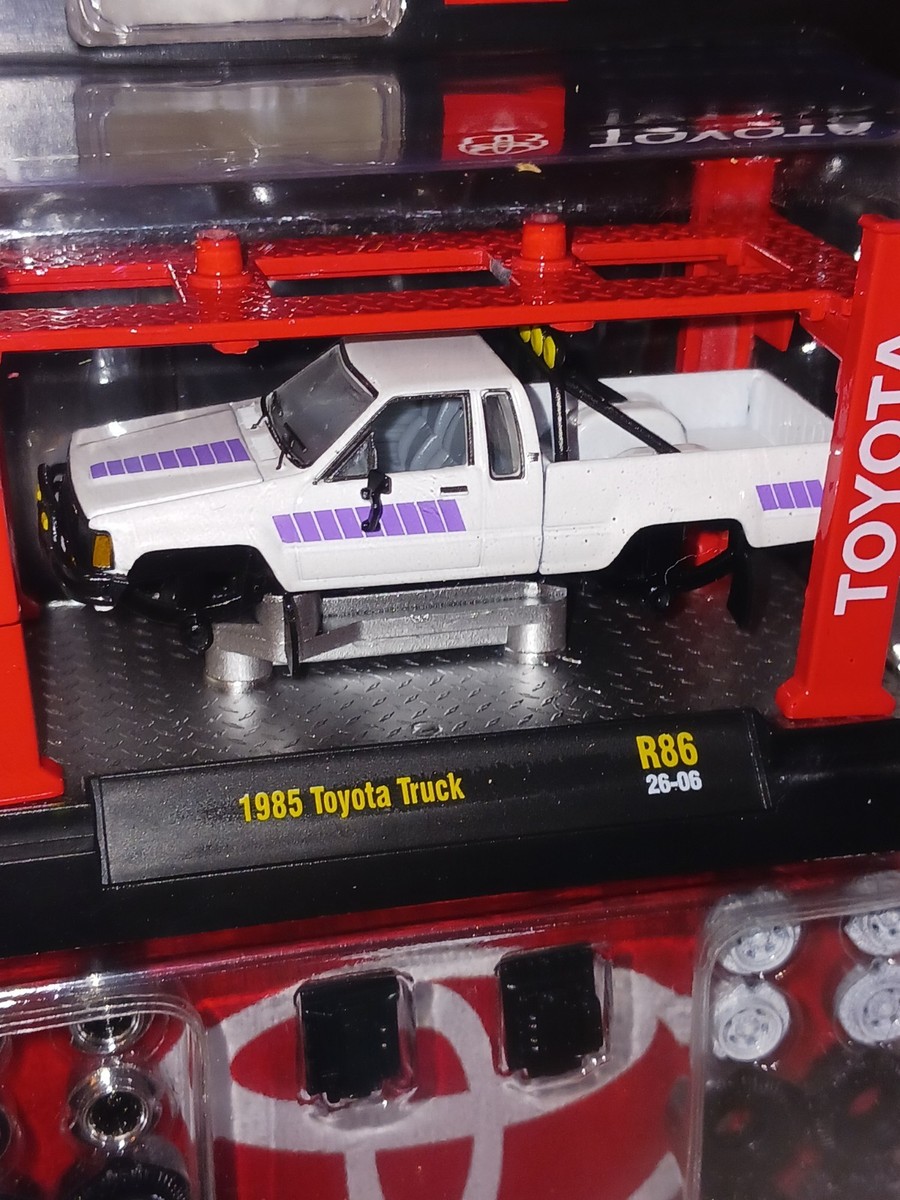 🔥 M2 machines 1985 Toyota Truck Model Kit R86 26-06 / 1 of 4,800