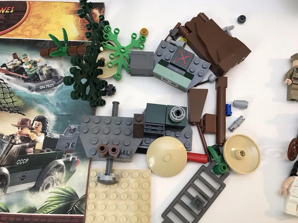 Lego Indiana Jones Minifigures Lot and Accessories Parts - Image 4 of 4