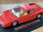 BURAGO 1;24 SCALE DIE CAST MODEL CAR FERRARI TESTAROSSA 1984 ON PLINTH