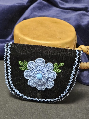 NATIVE AMERICAN IROQUOIS BEADED change purse - Vintage