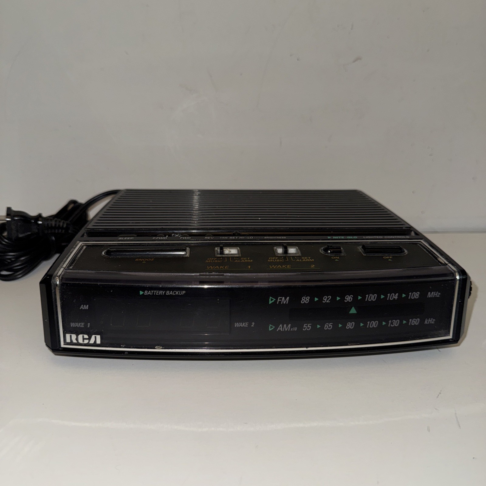 . Rca Am/fm Rp-3651b Lighted Controls Black Tested
