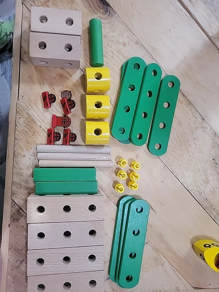 Juego vintage de 32 piezas de madera y plástico Brio Mec, ventanas y puertas rojas Foto 2 de 4