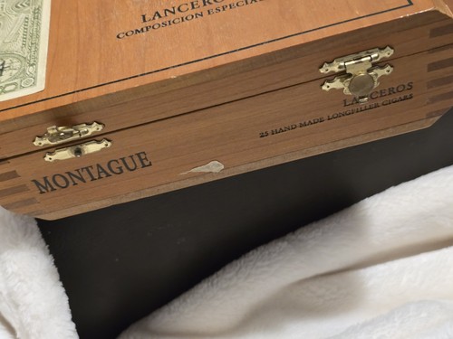 VINTAGE 1996 MONTAGUE 25 ROBUSTOS Empty Wood Cigar Box - Picture 3 of 4