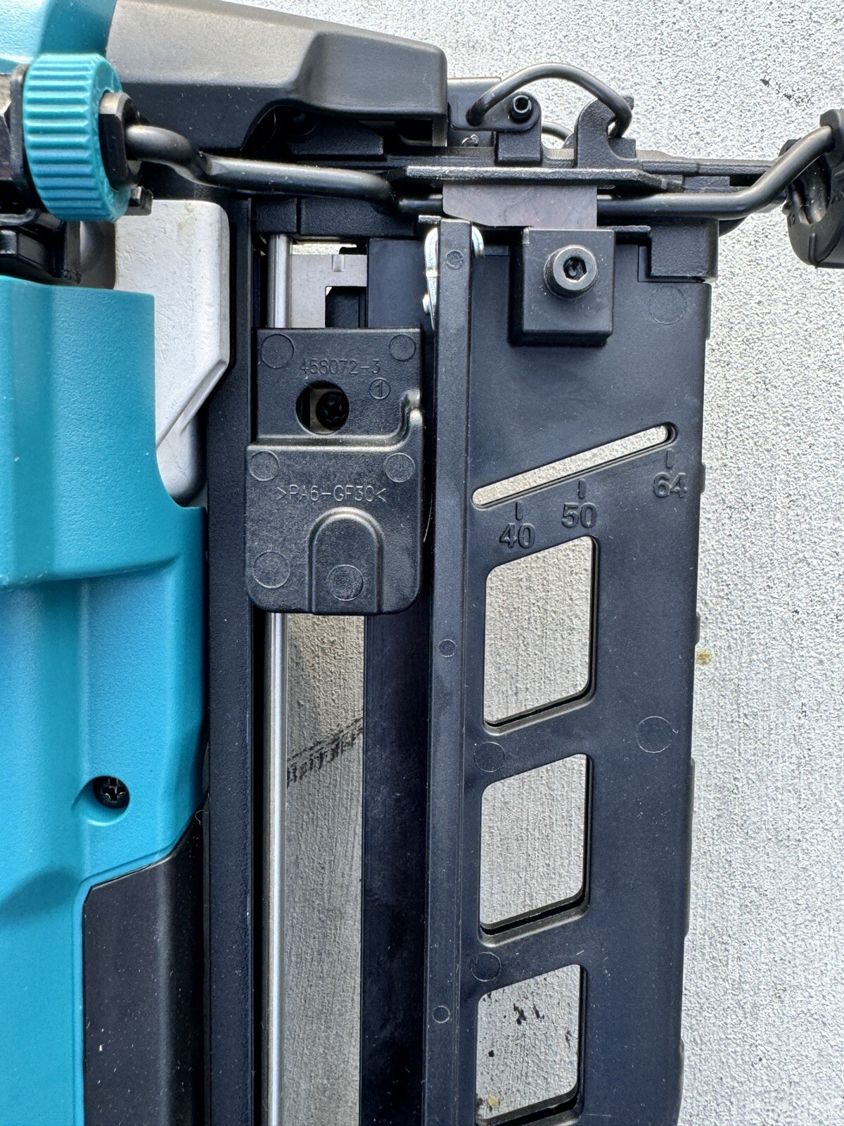Makita XNB02 18V LXT LithiumIon Cordless Straight Finish Nailer 389
