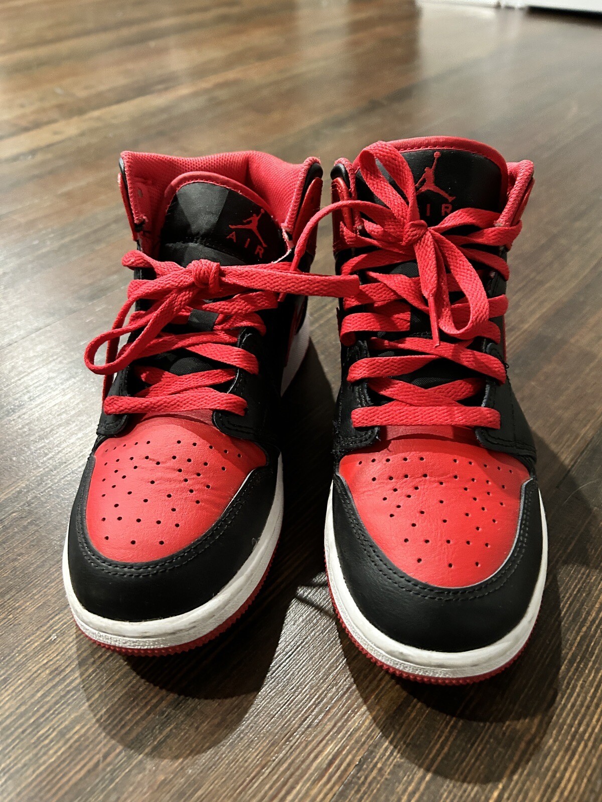 jordan one banned mid