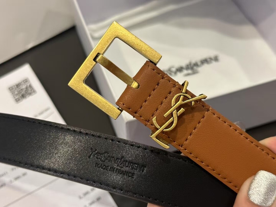 Cintura Saint Laurent classica in pelle bovina con logo lettera
