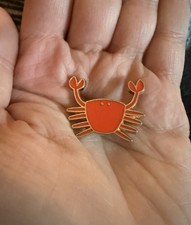 NWOT Sm Red Orange Crab Brooch Lapel Pin Enamel Gold Toned Sea Life Beach Ocean