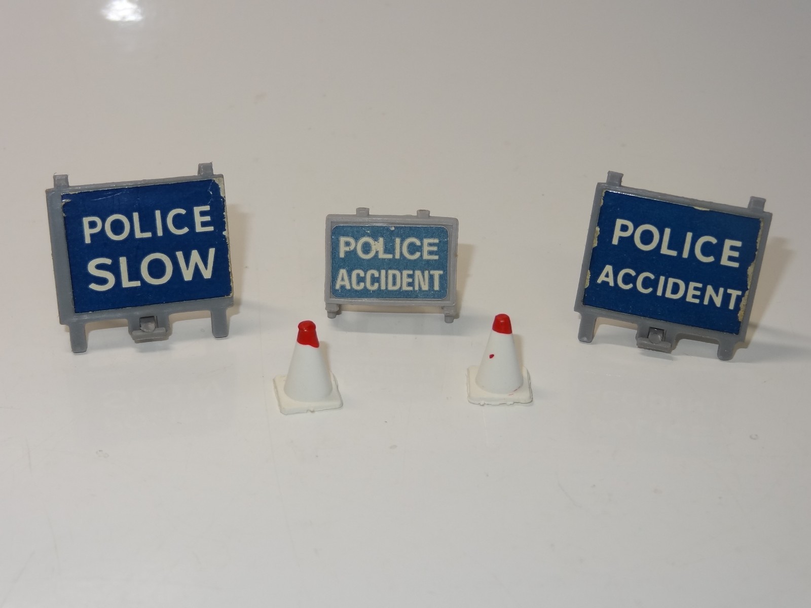 DINKY 287 FORD TRANSIT MK1 POLICE ACCIDENT UNIT VAN (415) thumbnail 8