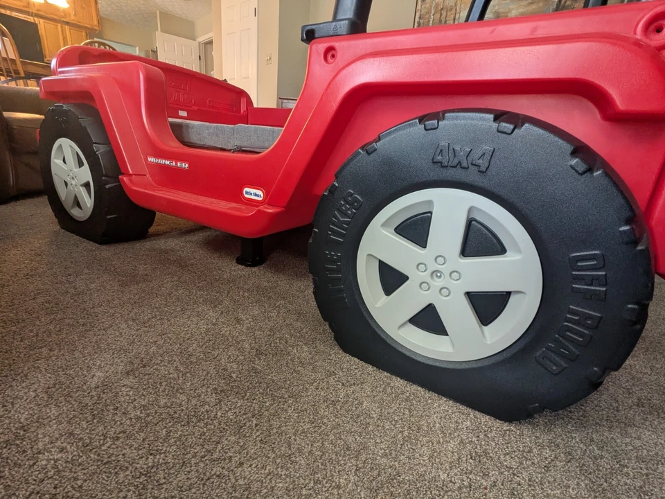 Little Tikes Jeep Wrangler Twin Bed with Mattress - Изображение 2 из 4