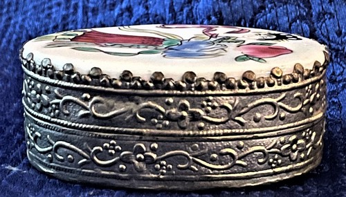 Small Oval Chinoiserie Painted Ceramic and Metal Trinket Box with Mirror Lid - Picture 3 of 3