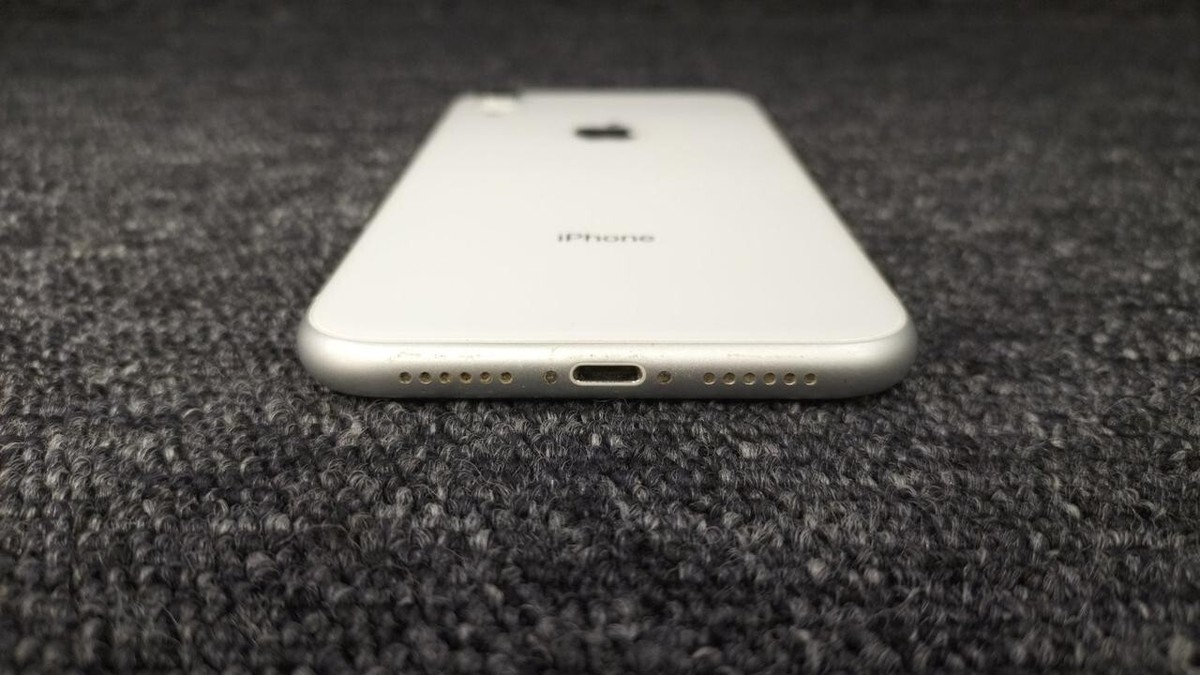Apple iPhone XR 128GBホワイト Apple iPhone XR White 128GB (Unlocked) - Good Condition | eBay