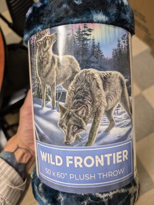 Wild Frontier Wilderness Wolf Pack Plush Throw 50x60 '' Super Soft.