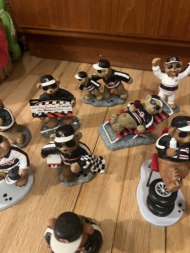 Lotto di (22) statuine statuine Dale Earnhardt #3 NASCAR Good Ole Bears - Foto 7 di 8