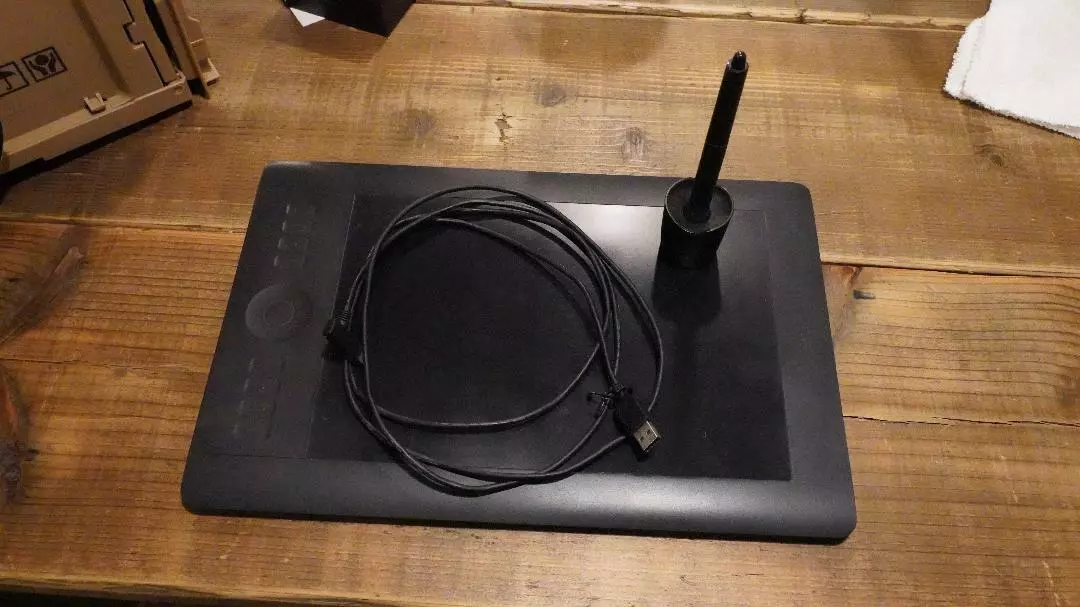 WACOM PTH-650 INTUOS5 MEDIUM TOUCH TABLET - BLACK WACOM PTH-650 INTUOS5 MEDIUM TOUCH TABLET - BLACK