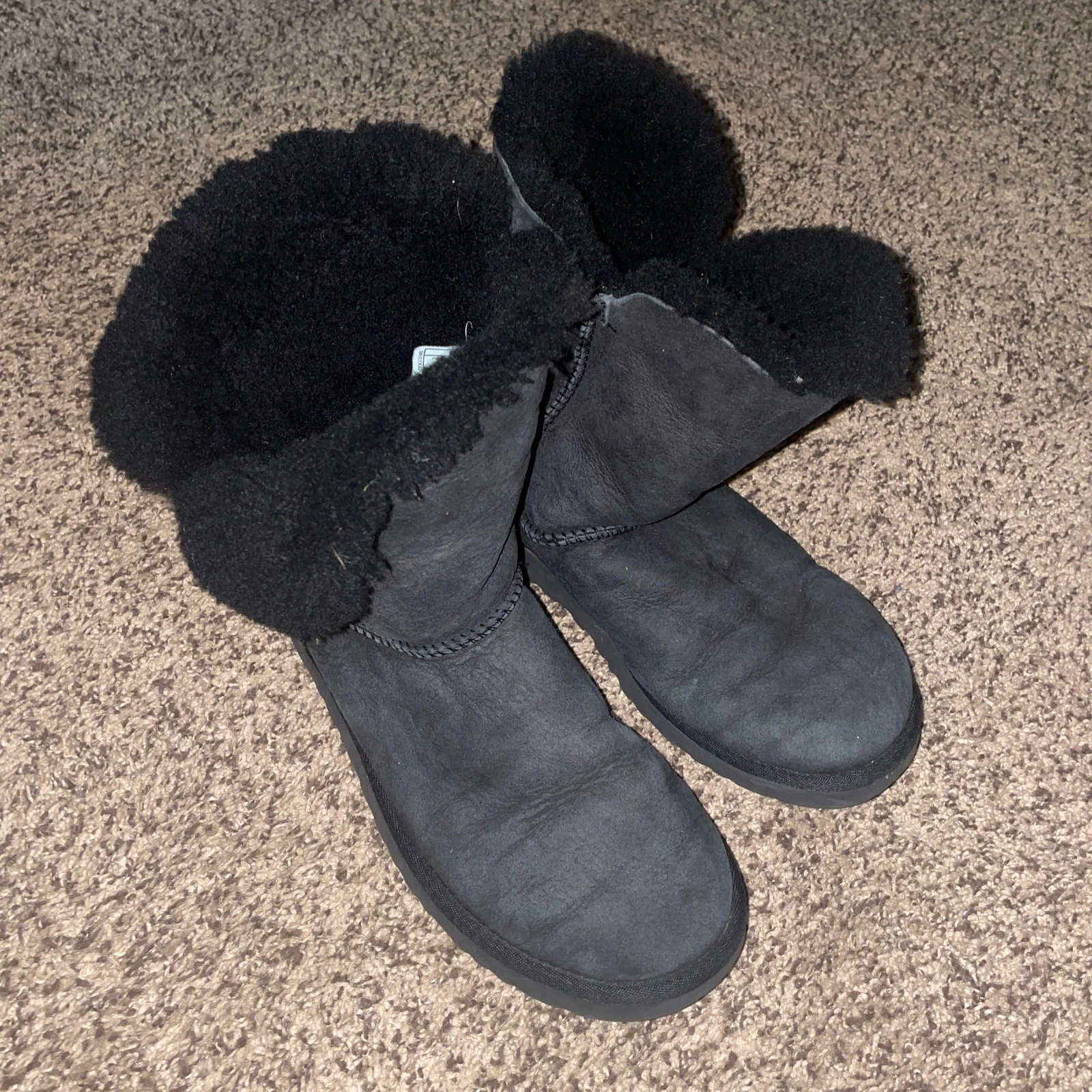 Stivali UGG Australia donna Bailey Button II pelle di pecora scamosciata nera 5803 taglia 8