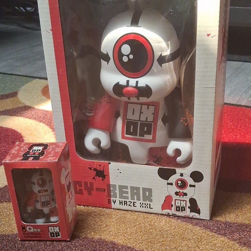Qee C4-BEAR by Haze XXXL Plastic Figure w/ Keychain, Original Unopened