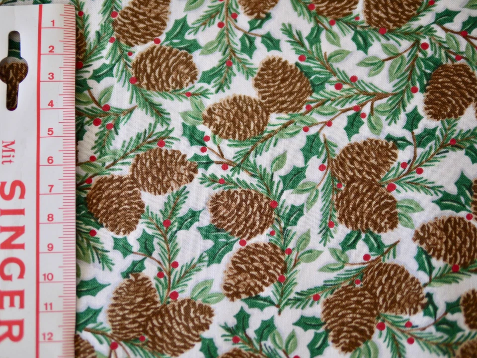 MODA Patchworkstoff, Weihnachtsstoff, HOLIDAY LODGE, Tannenzapfen, Ilex, Zweige - Bild 4 von 4
