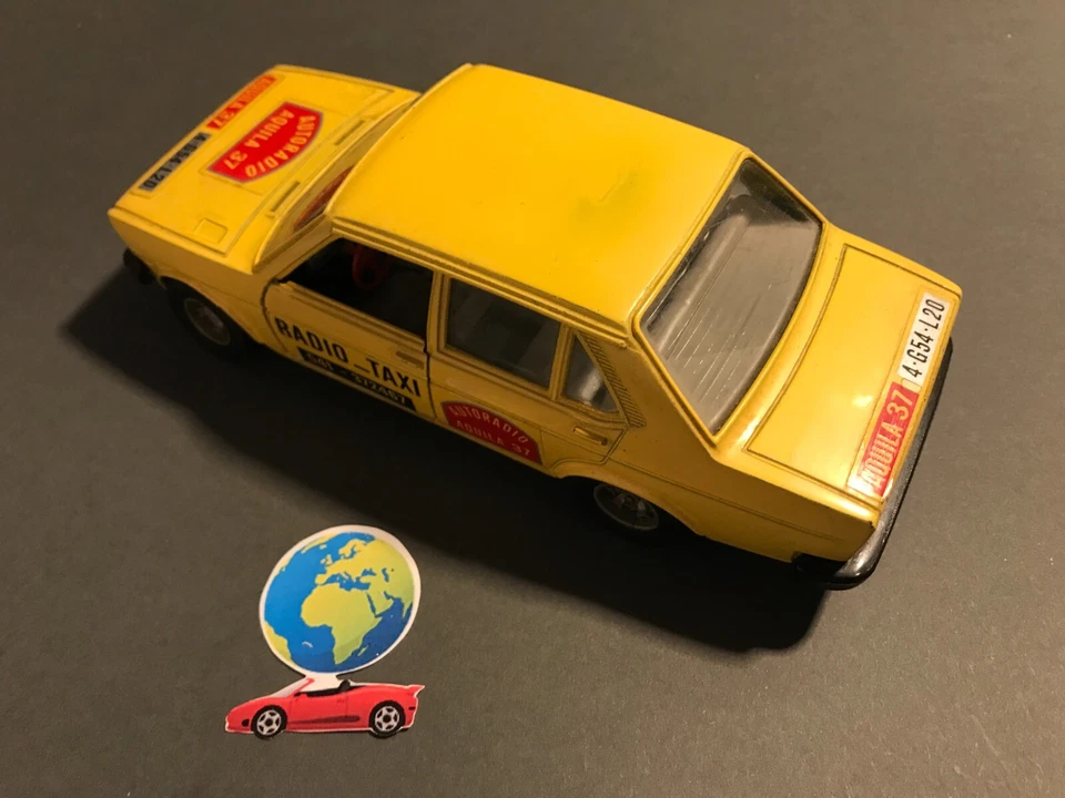 Bburago Fiat 131 Radio Taxi, automodello scala 1:24 - 1:25, vintage (1027) - Immagine 2 di 4