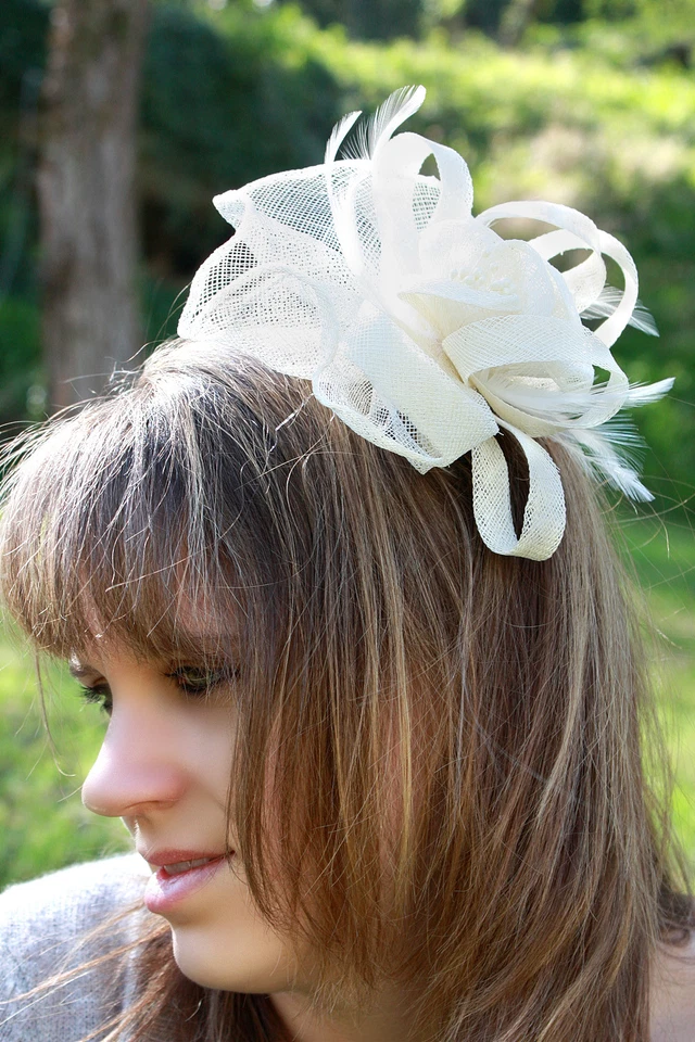 Chapeau Double Fleur Bibi Peigne Mariage Plumes Perles (Rouge,Marron NEUF - Photo 3/3