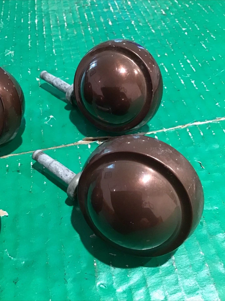 Лот из 4 винтажных бронзовых роликовых колесиков Shepherd диаметр кольца 2,5 дюйма со стержнем - Изображение 2 из 4