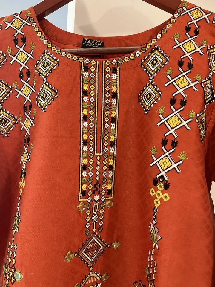 Kurta de algodón bordado paquistaní con espejo de trabajo.Talla grande nueva. Foto 3 de 4