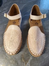 Mexico en la Piel Handcrafted Leather Huarache Sandals for Women - Closed Toe 8