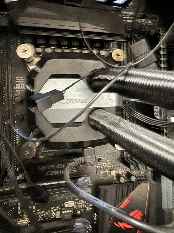 Corsair case with parts inside: intel i7-6800k, ROG Strix X99 motherboard & more - Image 4 of 4